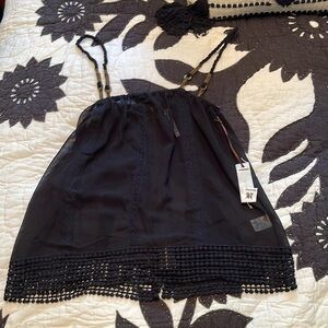 Willow & Clay Zipper Back Detail Top